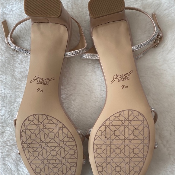 Jewel Badgley Mischka Cream and Silver Heels Sophisticated Style - Picture 9 of 13